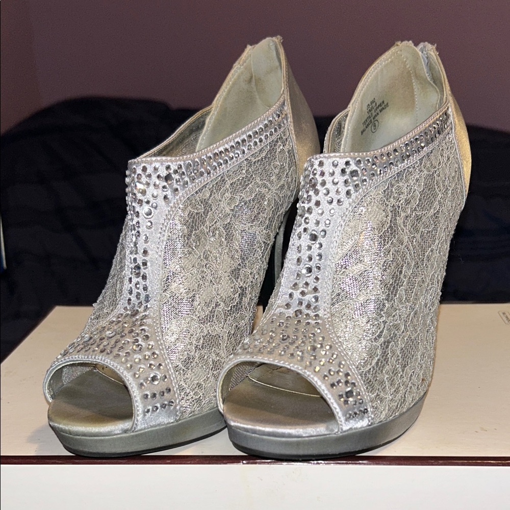 De Blossom Collection Silver Lace Wedges